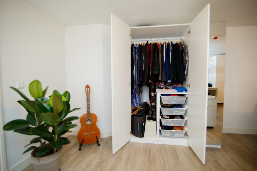 modelos de closet para habitaciones pequeñas